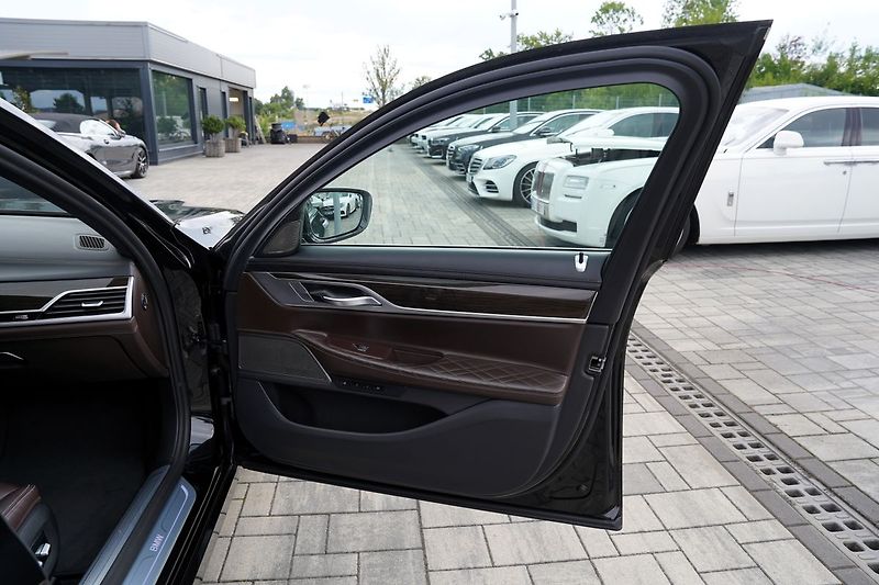 BMW Řada 7 745Le xDrive/Individual/Led/ČR - fotka 22 z 49
