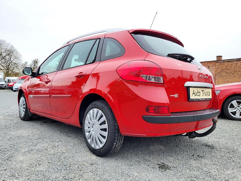 Renault Clio GRANDTOUR 1.2 i 16V ČR 1.majit - fotka 32 z 41
