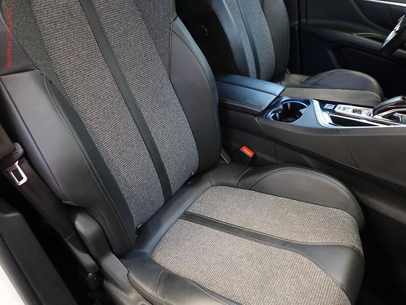 Peugeot 3008 (2019) 1.2PT, Allure, AT, navi - fotka 11 z 22