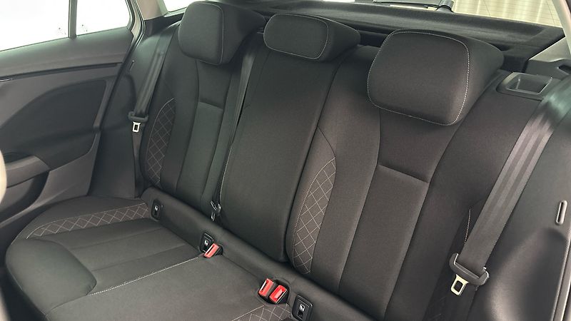 Škoda Scala 1.0 TSI Ambition - fotka 16 z 23