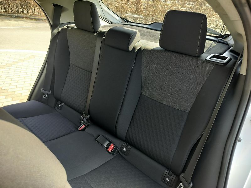 Toyota Yaris 1.5 VVT-i Hybrid - fotka 21 z 25