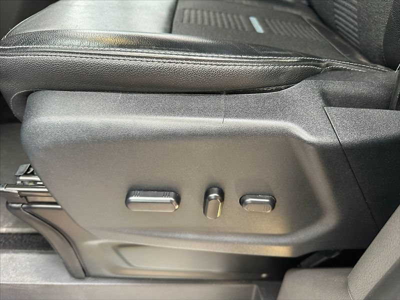 Ford Tourneo 2,0 TDCi 136kW 8MÍST AUTOMAT - fotka 26 z 48