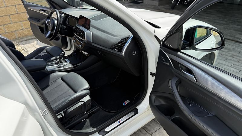 BMW X3 (2019) BMW X3 xDrive 20d po 1.majitel - fotka 28 z 37