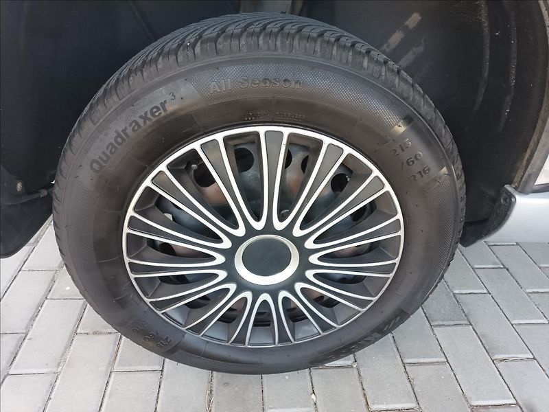 Škoda Yeti 1,2 TSI,77KW,SERVIS,PANO,TAŽNÉ - fotka 25 z 35