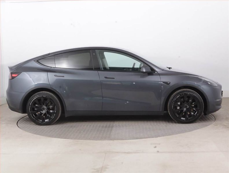 Tesla Model Y (2022) Long Range AWD 79kWh, SoH 92% - fotka 6 z 20