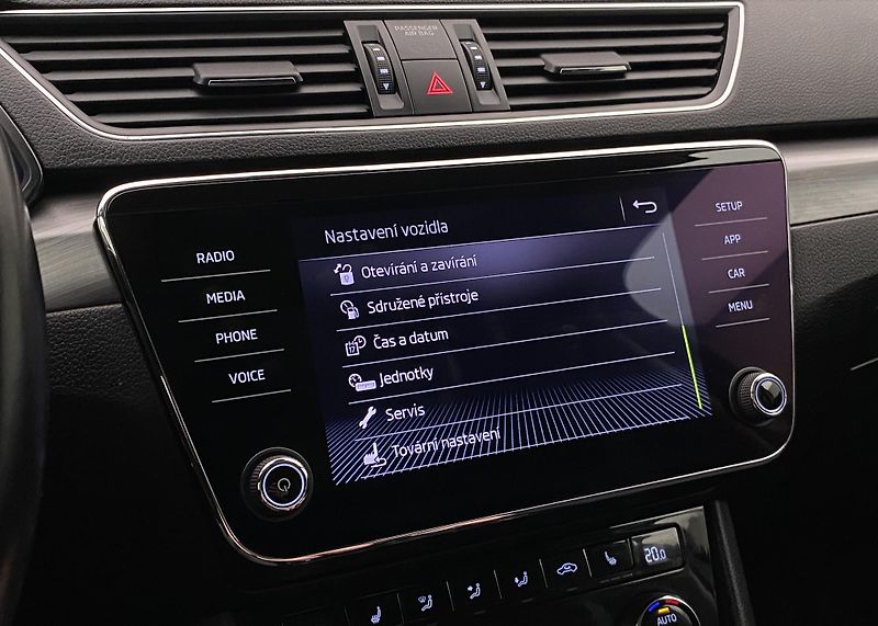 Škoda Superb 2.0TDI 140kW STYLE 4x4 DSG CZ - fotka 44 z 52