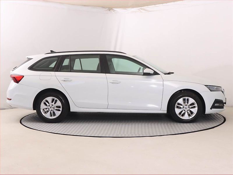 Škoda Octavia (2021) 2.0 TDI, Automat, Serv.kniha - fotka 6 z 24