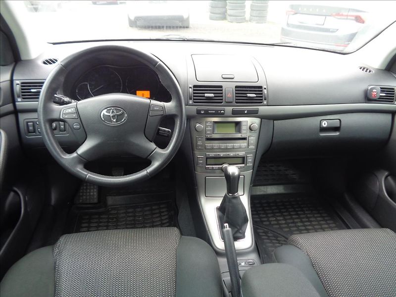Toyota Avensis 2,0 - fotka 14 z 18