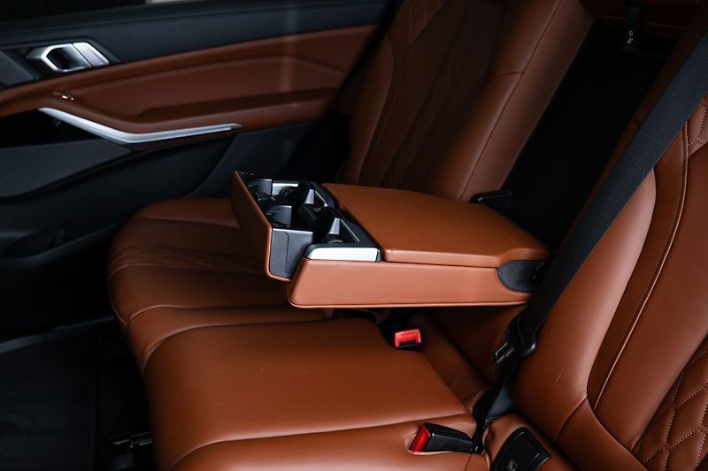 BMW X7 M50i/360/HarmanKardon/Pano - fotka 21 z 31
