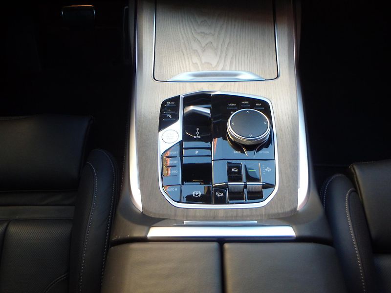 BMW X7 (2025) xDrive40d, INDIVIDUAL,xOffroad - fotka 19 z 30