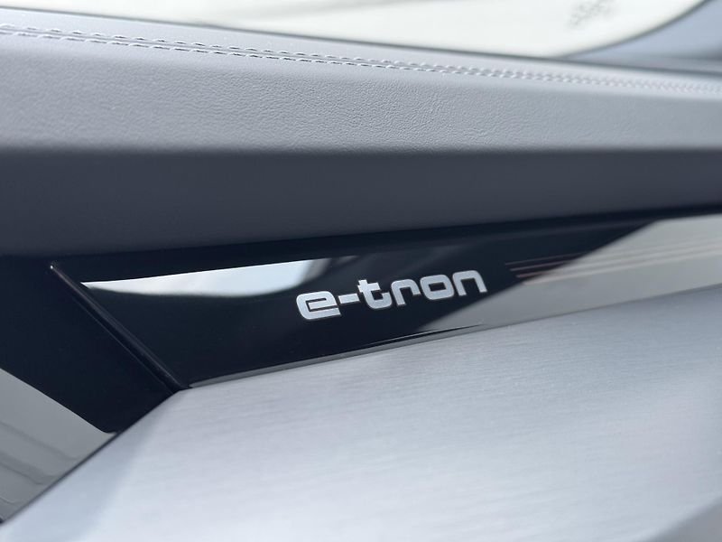 Audi e-tron Sportback 55 quattro S line - fotka 14 z 34