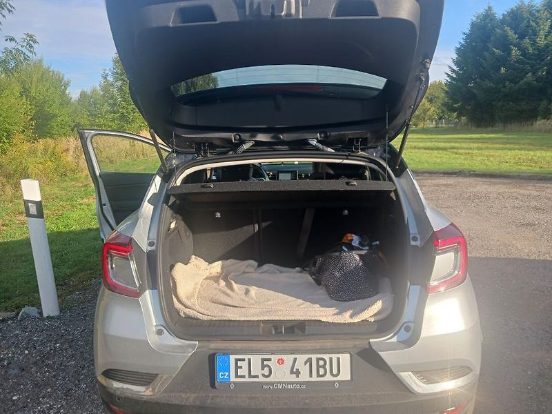 Renault Captur (2023) plug in hybrid - fotka 9 z 14