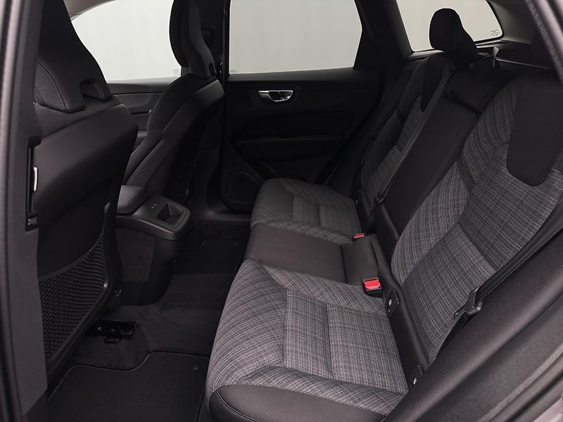 Volvo XC60 (2026) B5 AWD AUT CORE - fotka 15 z 22