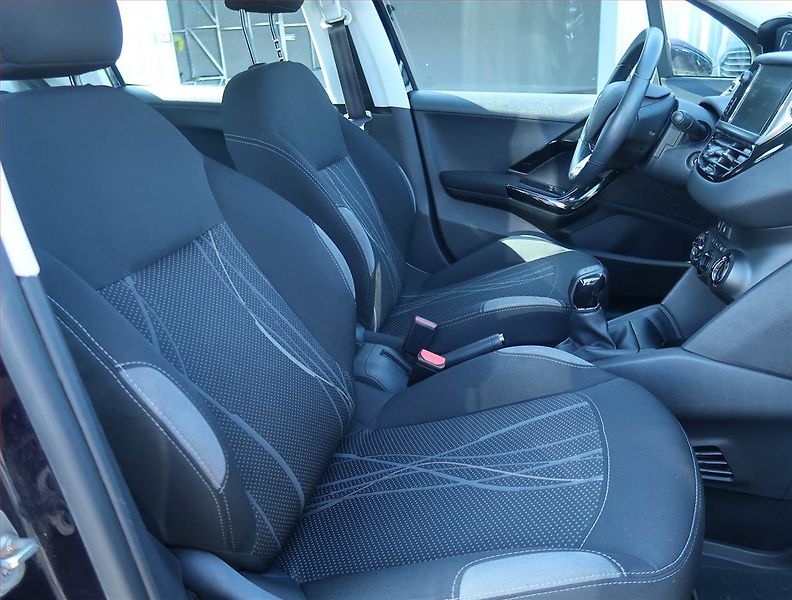 Peugeot 208 (2015) Active 1.2 PureTech, ČR,1.maj - fotka 9 z 13