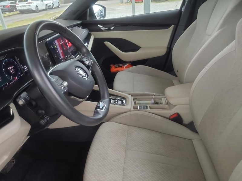 Škoda Octavia (2023) STYLE PLUS iV PLUG-IN-HYBRID - fotka 8 z 18