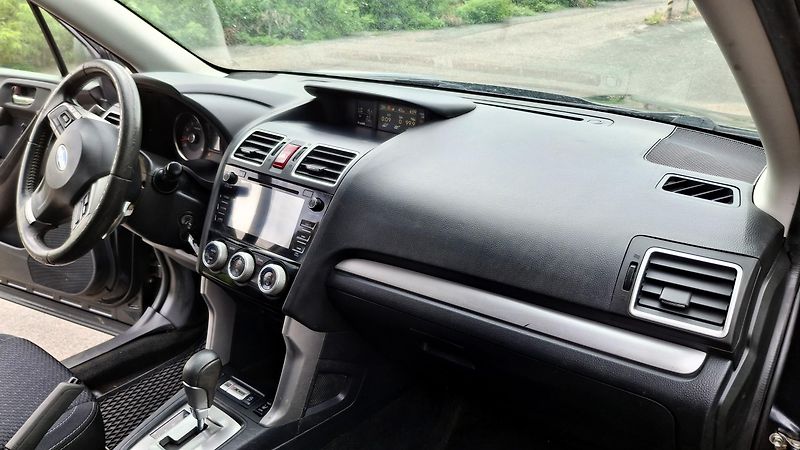 Subaru Forester 2.0 benzin 110 kw 4x4 - fotka 35 z 43