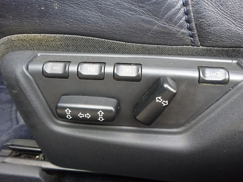 Volvo V70 2.5T 220kW R AWD AUTOMAT - fotka 24 z 32
