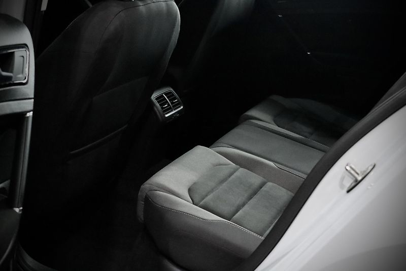 Volkswagen Golf Variant 7 FL 1.4 TSI 92 kW Highline - fotka 19 z 35