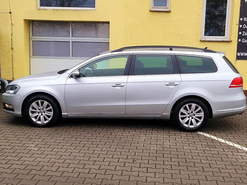 Volkswagen Passat *SERV.KNÍŽKA,AUT.PARKOVÁNÍ   - fotka 8 z 47