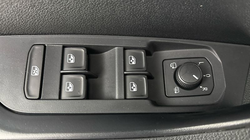 Škoda Karoq 1.5 TSI DSG Sportline - fotka 20 z 27