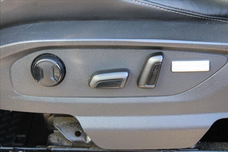 Volkswagen Amarok 3,0 TDI  ČR,AUTOMAT,4x4,DPH - fotka 25 z 33