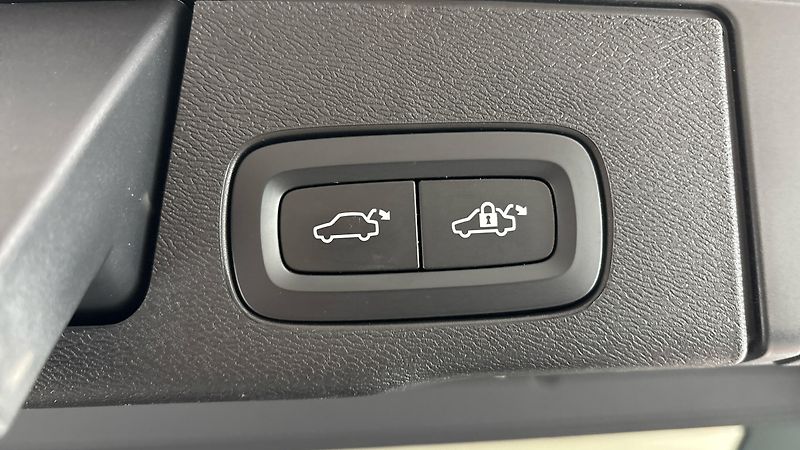 Volvo XC60 2.0 T6 AUT AWD Recharge Core - fotka 20 z 32