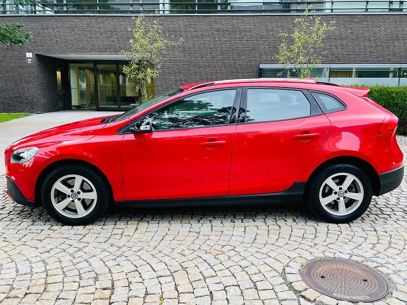 Volvo V40 2.0D3 AUT CROSS COUNTRY TAŽNÉ - fotka 17 z 40