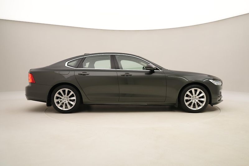 Volvo S90 D4 MOMENTUM AUT - fotka 13 z 43
