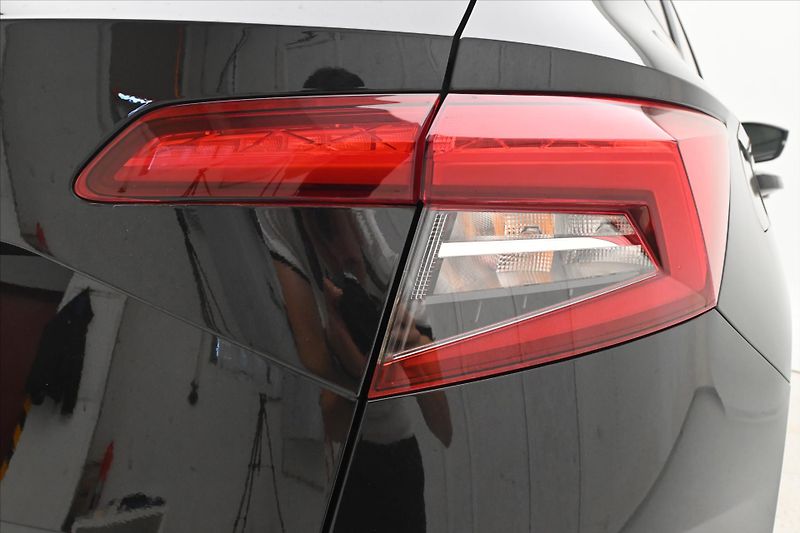 Škoda Karoq 1,5 TSI 110kW DSG Business Zár - fotka 30 z 31