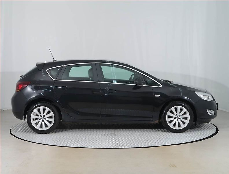 Opel Astra (2010) 1.4 T, po STK, dobrý stav - fotka 6 z 17