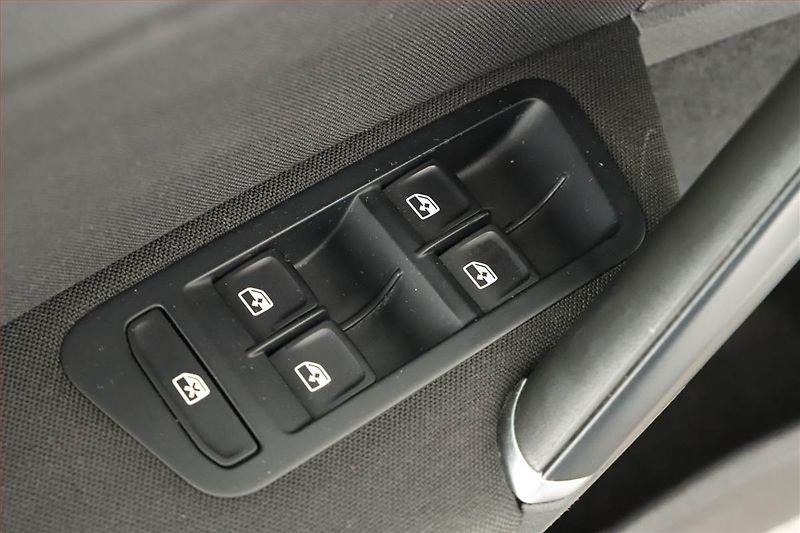 Volkswagen Golf (2019) 1.6 TDI, Tempomat - fotka 9 z 18