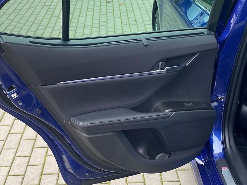 Toyota Camry 2,5 Hybrid Executive VIP - fotka 32 z 38