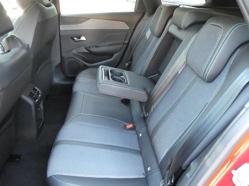 Peugeot 308 (2023) SW ALLURE 130k PT EAT8 - fotka 13 z 27
