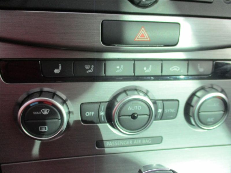 Volkswagen Passat 1,4 TSI,DSG,aut.klima,Navi, - fotka 24 z 47