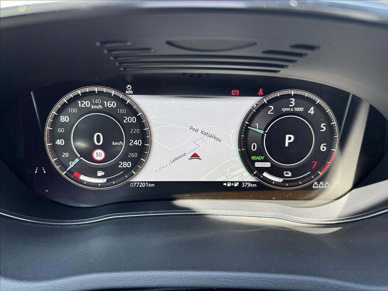 Jaguar E-Pace 1,5 P300e R-Dynamic SE AWD AT - fotka 17 z 34