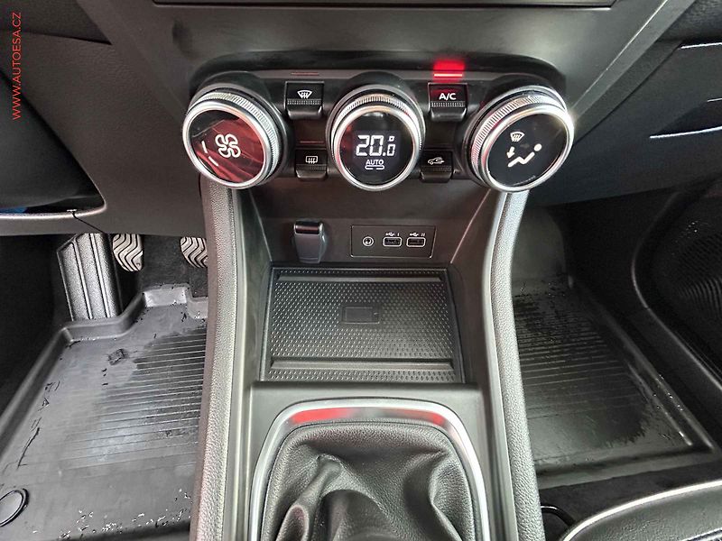 Renault Captur (2024) 1.0 TCe, LED, AC - fotka 14 z 19