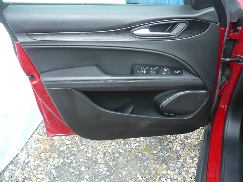 Alfa Romeo Stelvio 2.0T Q4 Kamera Klima - fotka 26 z 33