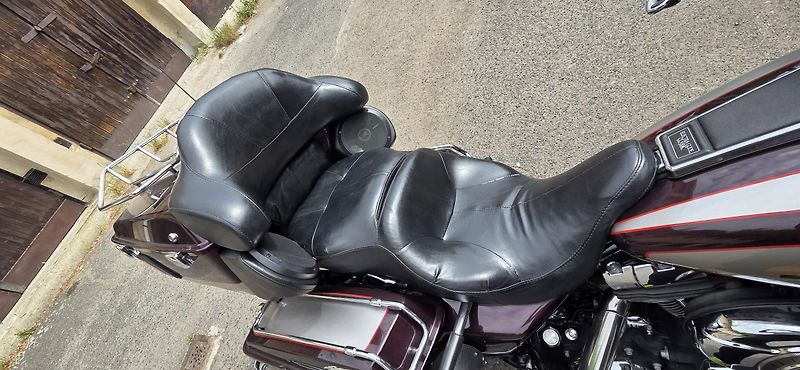 Harley-Davidson FLHTCU Ultra Classic Electra Glide (2006) Model 2007 - fotka 14 z 15