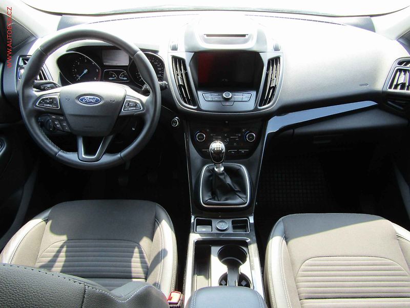 Ford Kuga (2018) 2.0TDCi 4x4, AC, výhřev sed. - fotka 8 z 16