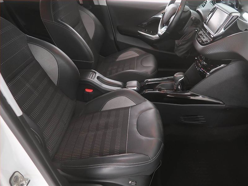 Peugeot 2008 (2016) Allure 1.2 PureTech, Automat - fotka 9 z 23