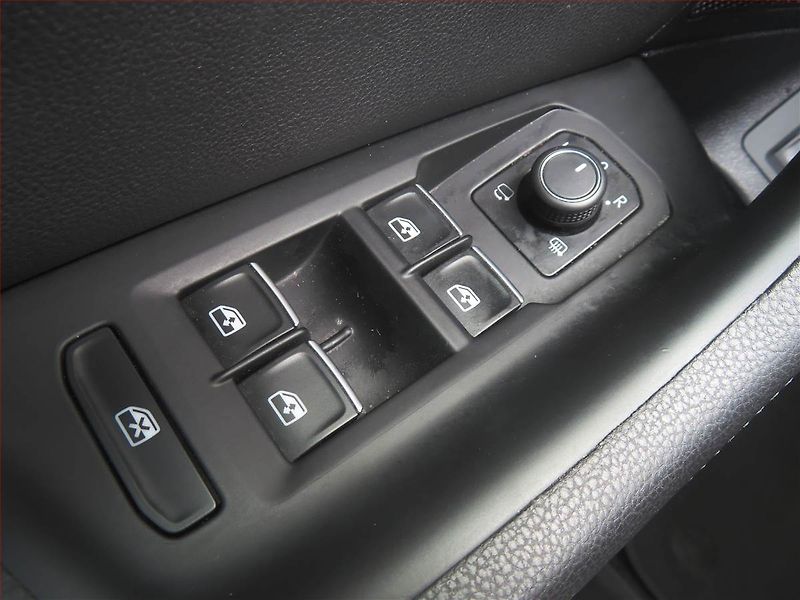Volkswagen Passat (2017) 2.0 TDI, Automat, Kůže, Navi - fotka 17 z 17