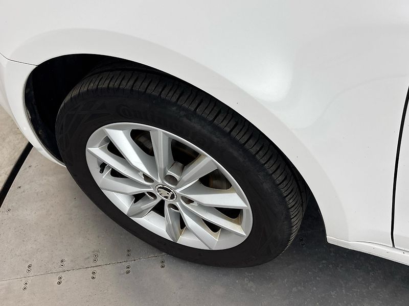 Škoda Octavia Ambition - fotka 28 z 28