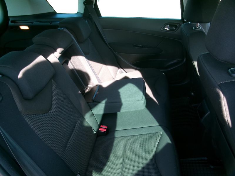 Peugeot 308 (2013) SW 2,0HDI NAVI AC BT TEMP - fotka 13 z 28