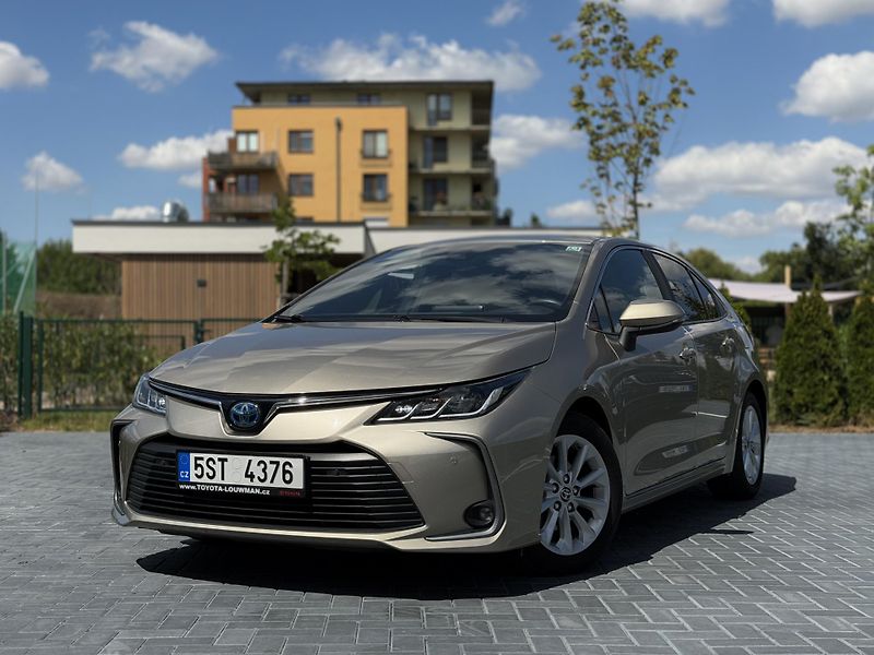 Toyota Corolla (2022) 1.8 90 kW hybrid / sedan - fotka 1 z 22