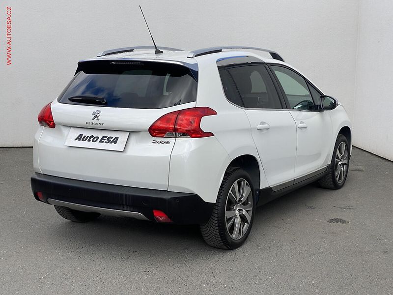 Peugeot 2008 (2013) 1.6i, Allure, navi, kůže - fotka 4 z 17