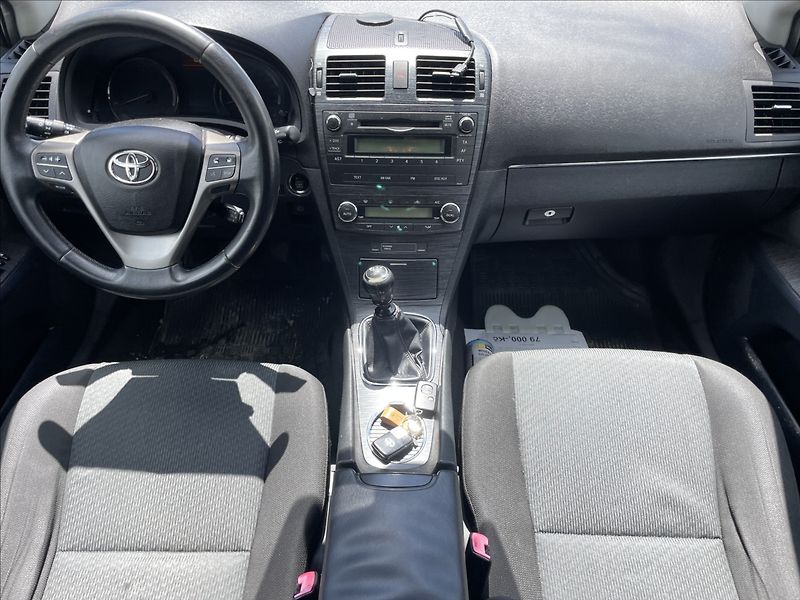 Toyota Avensis 2,0 D-4D 93 kw Klima bez koroz - fotka 12 z 30