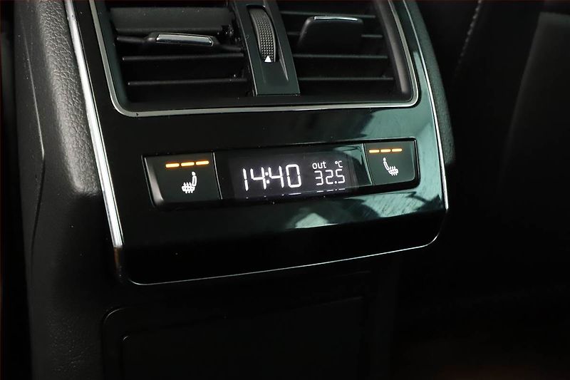 Škoda Superb (2017) 1.6 TDI, Navi, Xenony - fotka 12 z 20