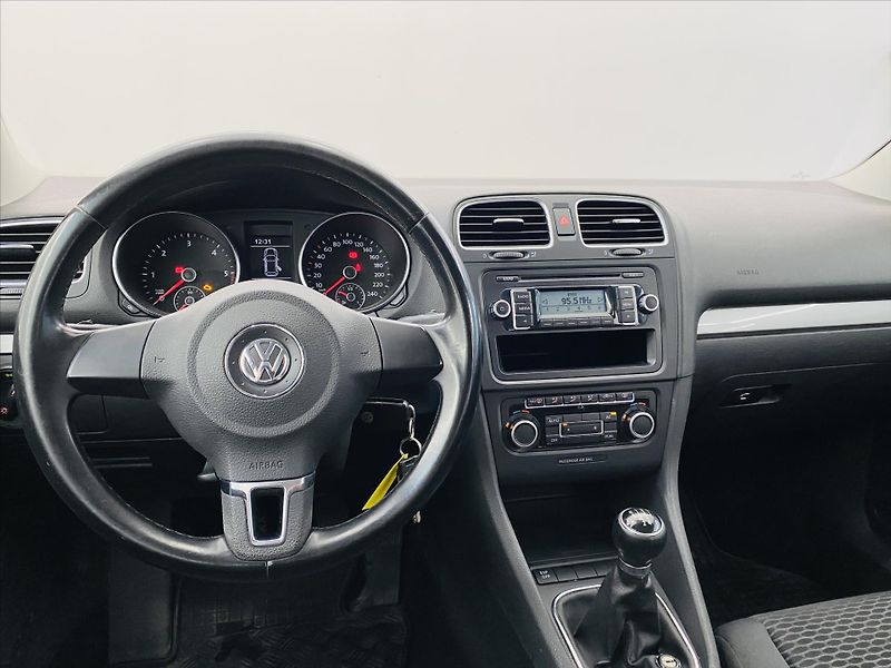 Volkswagen Golf 1,6 TDI 77kW - fotka 10 z 22