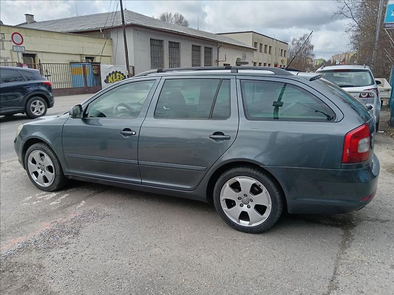 Škoda Octavia 2,0 TDi CR  Elegance - fotka 7 z 22