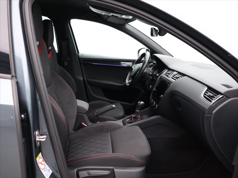 Škoda Octavia 2,0 TDI 135kW RS DSG 1.Maj. - fotka 12 z 34